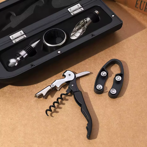 Vinski poklon set u obliku flaše - 5 delova