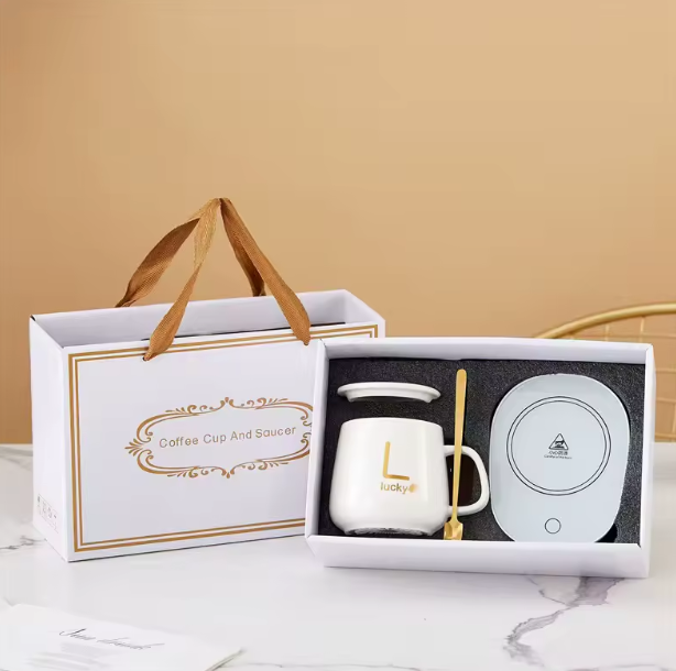 Šolja sa pločom za grejanje napitaka