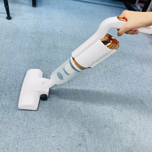 Štapni bežični usisivač